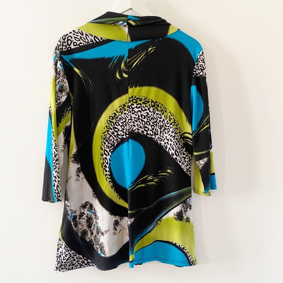 Frank Lyman multi print silky graphic pull-on top - Picture 4 of 6